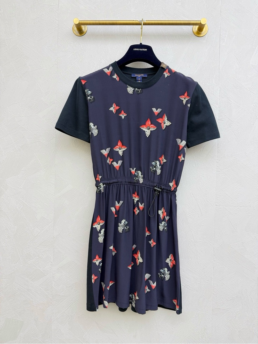 🚩steal Louis Vuitton Black Tee with Branded Navy Label